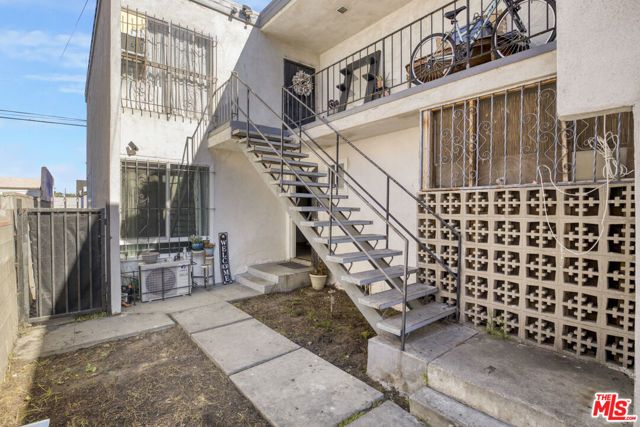 5447 Blackwelder Street, Los Angeles, CA 90016