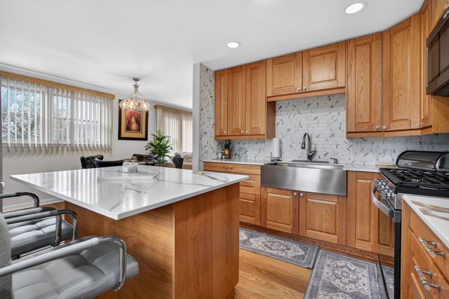 16827 GLEN OAKS Drive, Country Club Hills, IL 60478