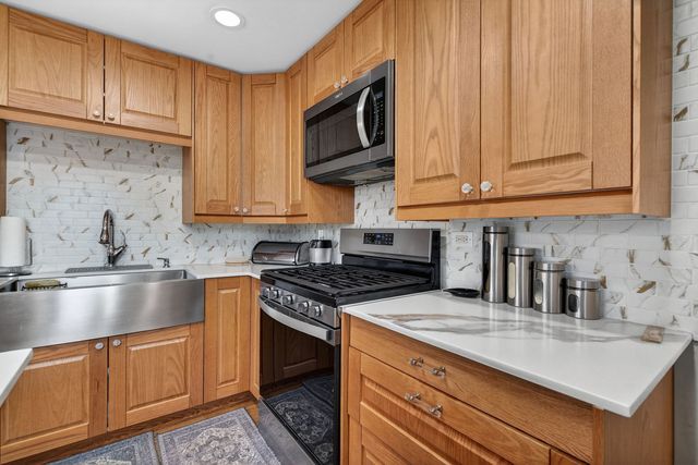 16827 GLEN OAKS Drive, Country Club Hills, IL 60478