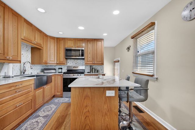 16827 GLEN OAKS Drive, Country Club Hills, IL 60478