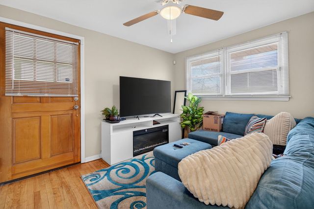 16827 GLEN OAKS Drive, Country Club Hills, IL 60478