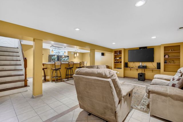 16827 GLEN OAKS Drive, Country Club Hills, IL 60478