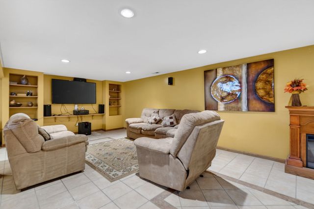 16827 GLEN OAKS Drive, Country Club Hills, IL 60478