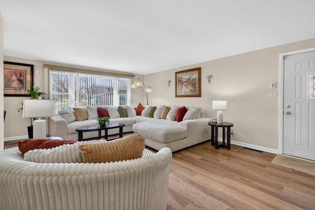 16827 GLEN OAKS Drive, Country Club Hills, IL 60478