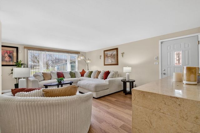 16827 GLEN OAKS Drive, Country Club Hills, IL 60478