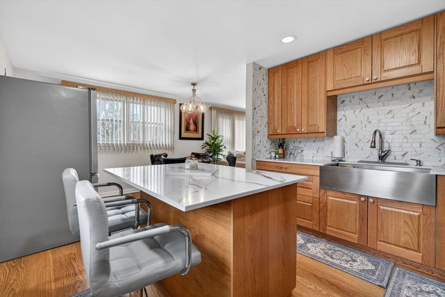 16827 GLEN OAKS Drive, Country Club Hills, IL 60478