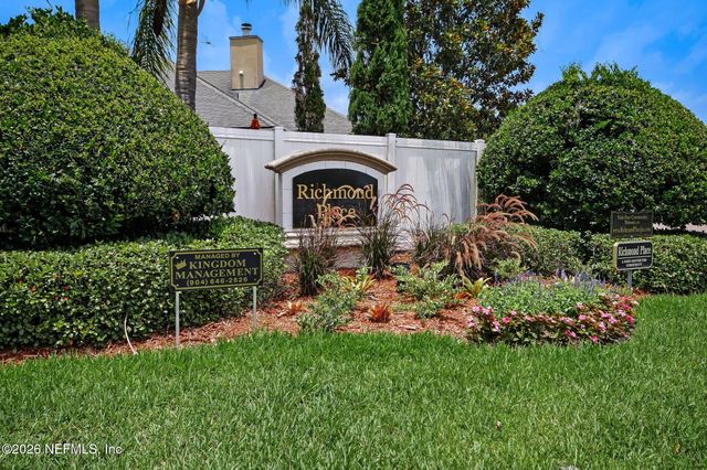 2203 CAVALRY Boulevard, Jacksonville, FL 32246