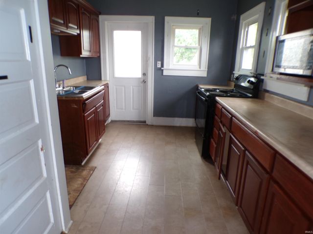 107 DEWEY Street, Monticello, IN 47960