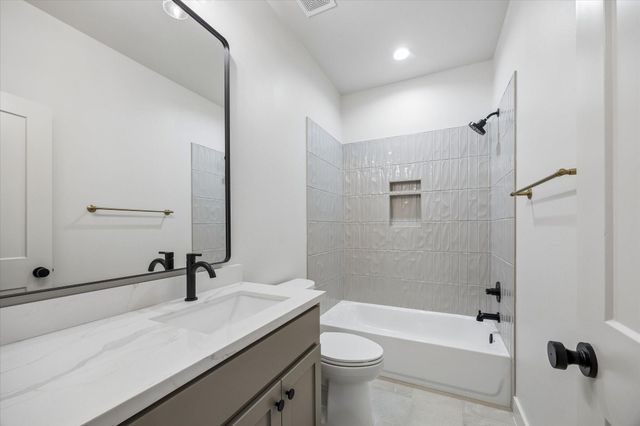 1033 South Masonic Street, Bellville, TX 77418