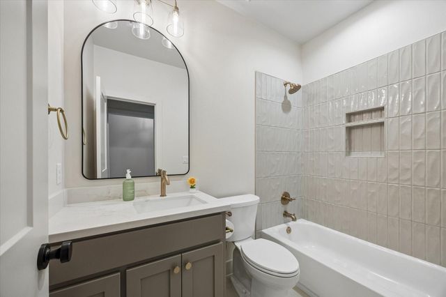1033 South Masonic Street, Bellville, TX 77418