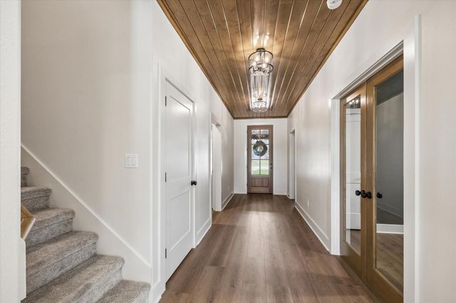 1033 South Masonic Street, Bellville, TX 77418