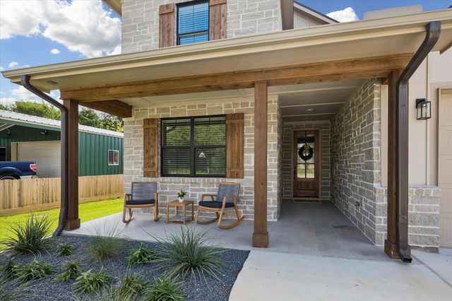 1033 South Masonic Street, Bellville, TX 77418