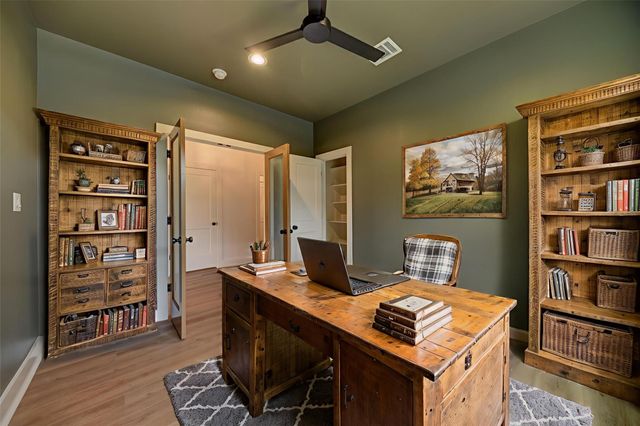 1033 South Masonic Street, Bellville, TX 77418
