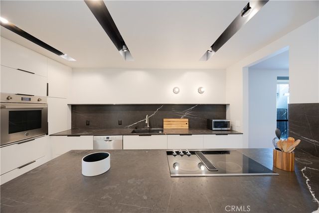 11049 Blix Street, Toluca Lake, CA 91602