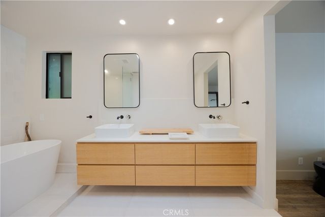 11049 Blix Street, Toluca Lake, CA 91602