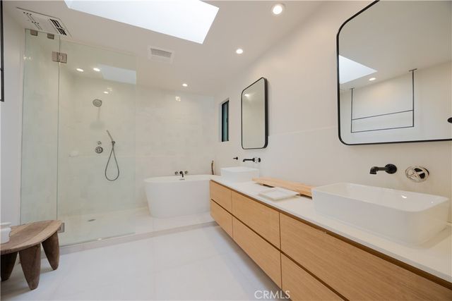 11049 Blix Street, Toluca Lake, CA 91602