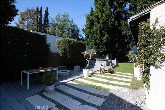 11049 Blix Street, Toluca Lake, CA 91602