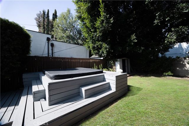 11049 Blix Street, Toluca Lake, CA 91602