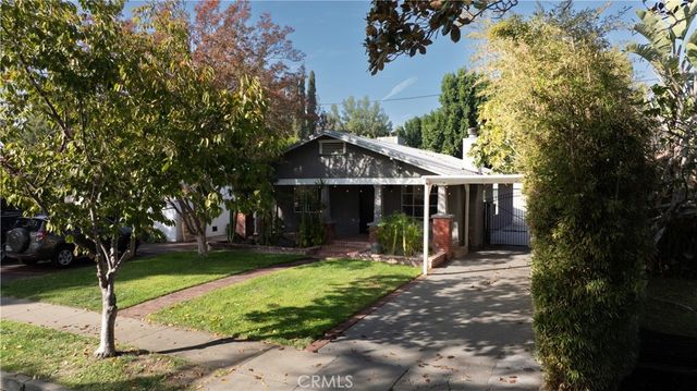 11049 Blix Street, Toluca Lake, CA 91602