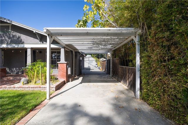 11049 Blix Street, Toluca Lake, CA 91602