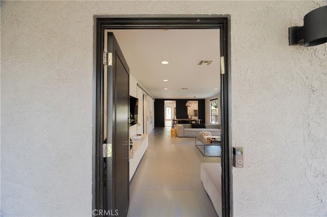 11049 Blix Street, Toluca Lake, CA 91602