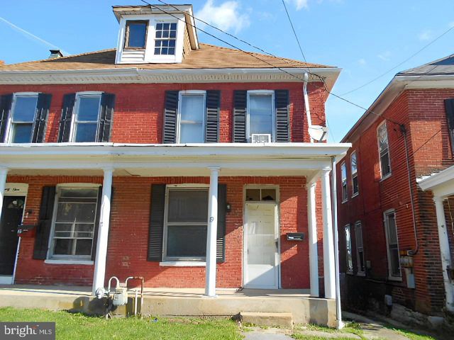 19 N QUEEN ST, Shippensburg, PA 17257