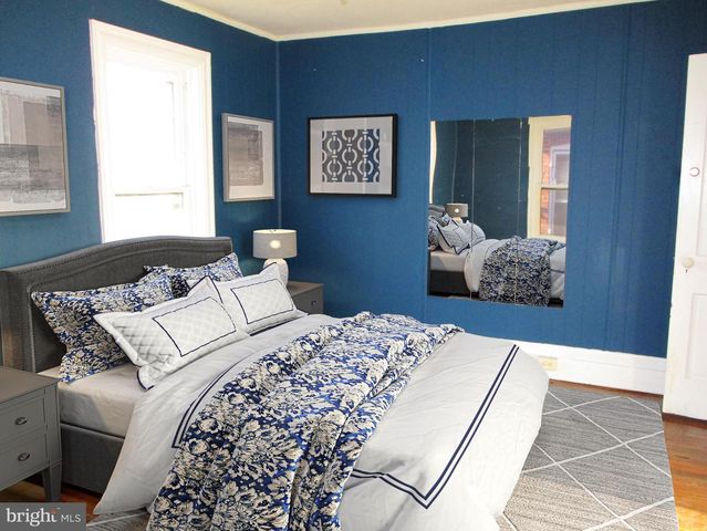 19 N QUEEN ST, Shippensburg, PA 17257