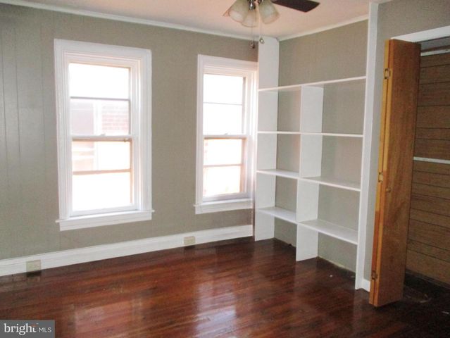 19 N QUEEN ST, Shippensburg, PA 17257