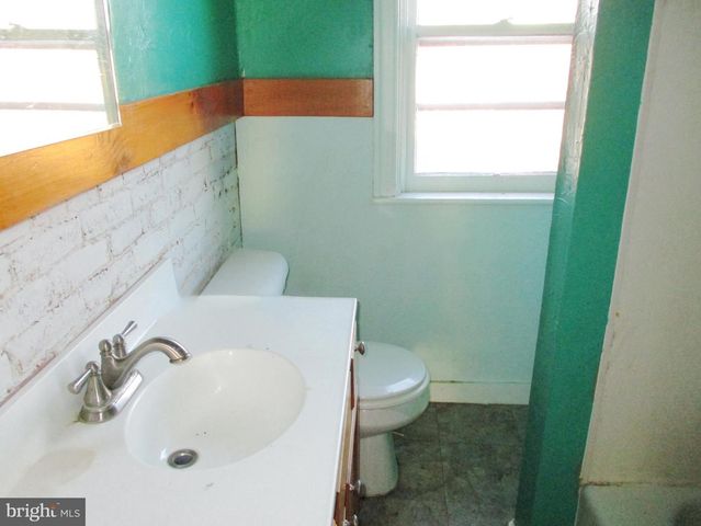 19 N QUEEN ST, Shippensburg, PA 17257