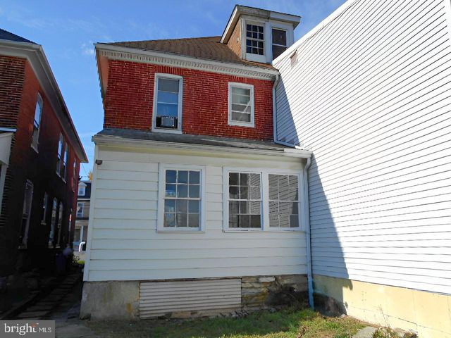 19 N QUEEN ST, Shippensburg, PA 17257