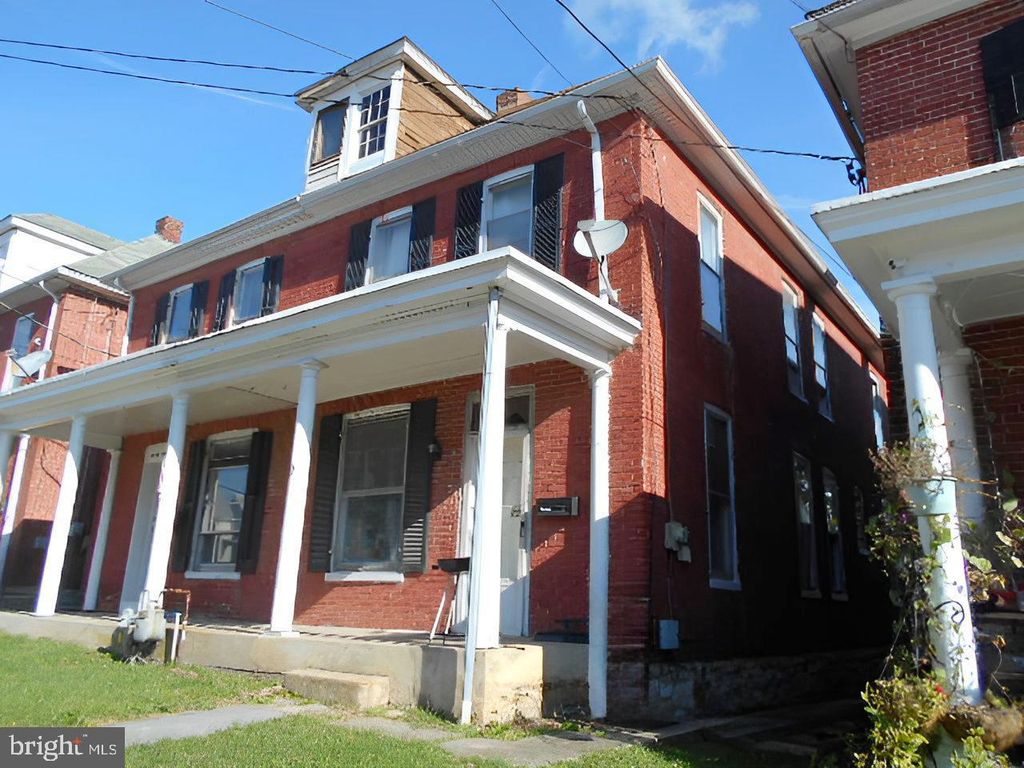 19 N QUEEN ST, Shippensburg, PA 17257