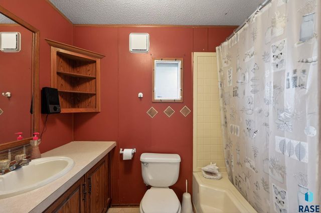 607 Bobwhite Pl Place, Sioux Falls, SD 57107