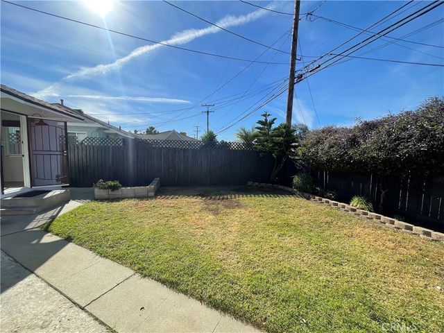 2221 Granada, Long Beach, CA 90815