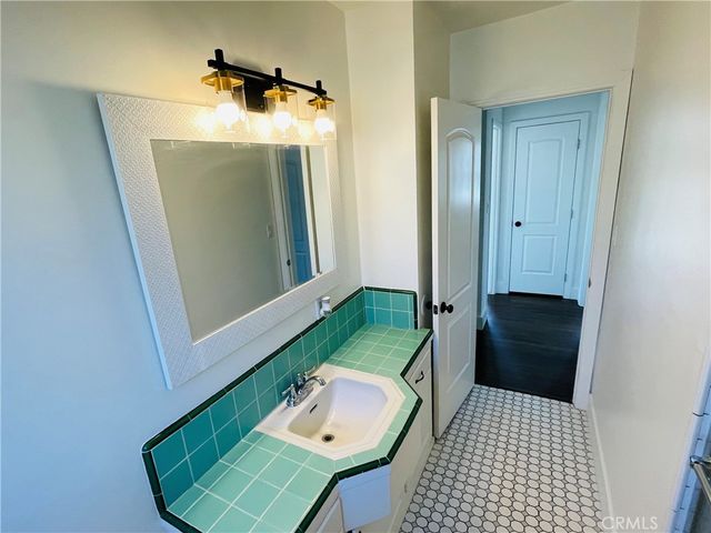 2221 Granada, Long Beach, CA 90815