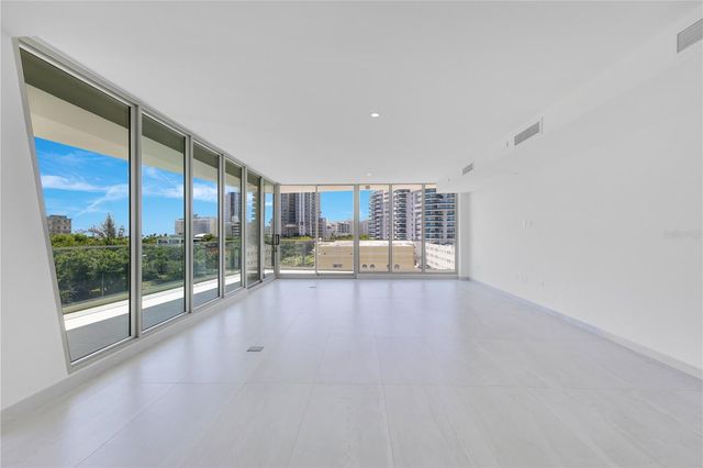 540 AVE DE LA CONSTITUCIÓN 502, San Juan, PR 00901