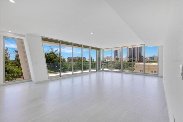 540 AVE DE LA CONSTITUCIÓN 502, San Juan, PR 00901