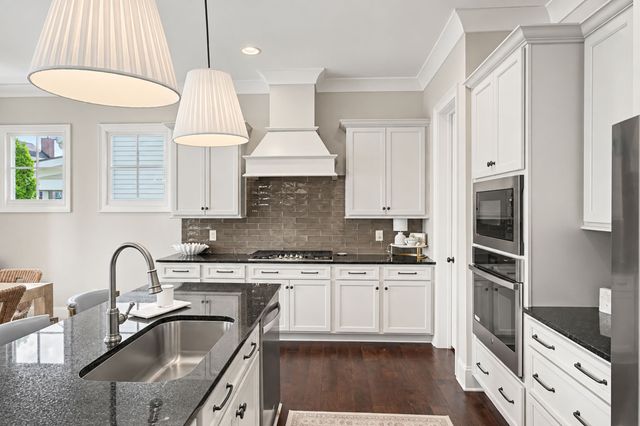 2016 Garfield St, Nashville, TN 37221