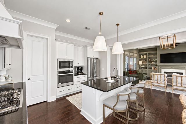 2016 Garfield St, Nashville, TN 37221