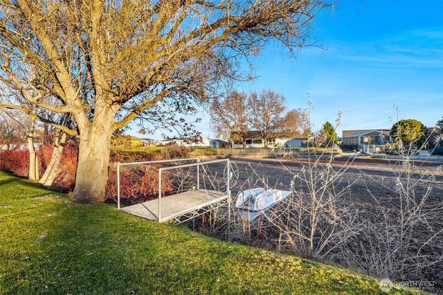 811 Laguna Drive, Moses Lake, WA 98837