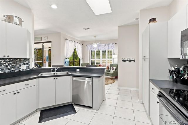 5 Cyclamen Court W, Homosassa, FL 34446