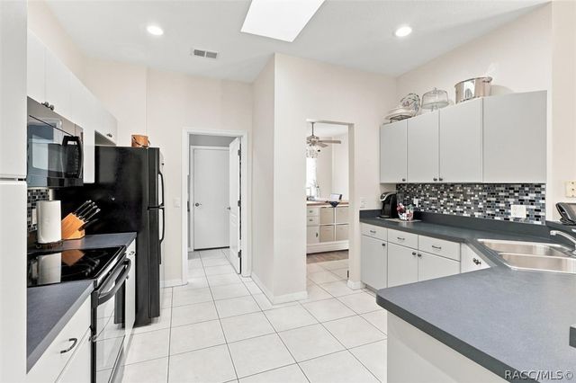 5 Cyclamen Court W, Homosassa, FL 34446