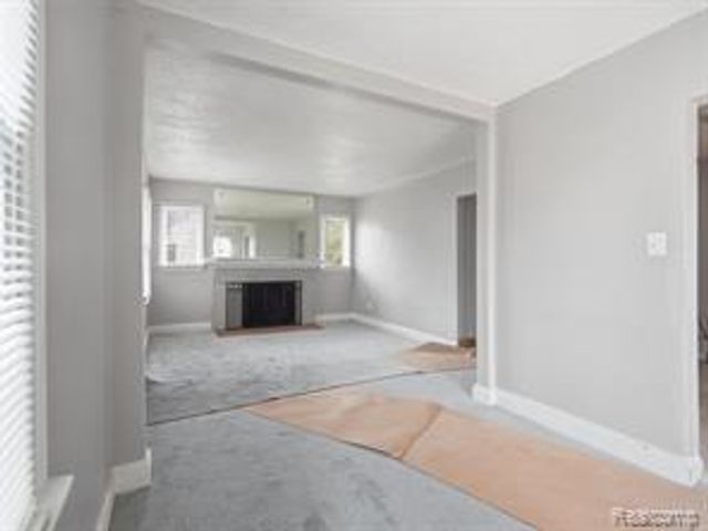 9586 Mansfield Street, Detroit, MI 48227