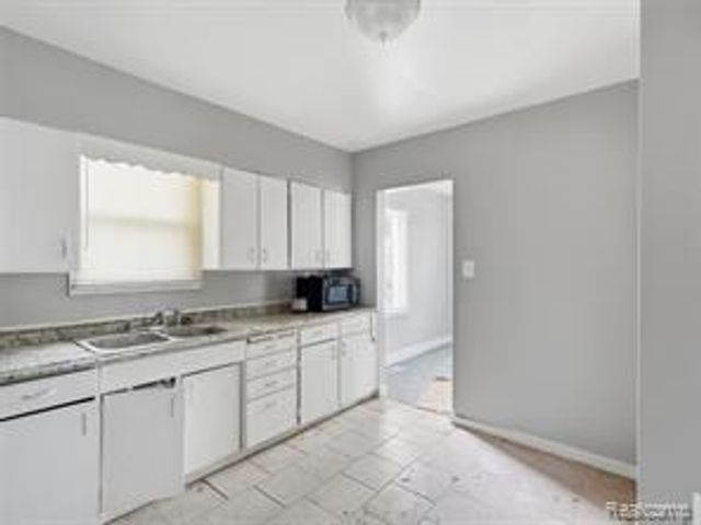 9586 Mansfield Street, Detroit, MI 48227