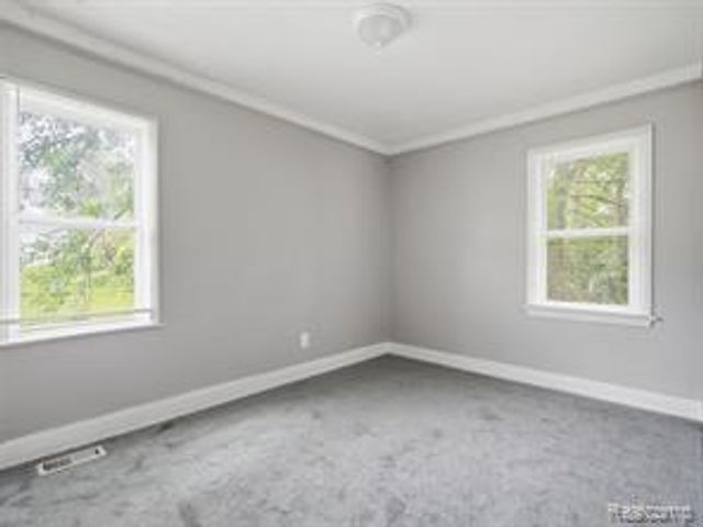 9586 Mansfield Street, Detroit, MI 48227
