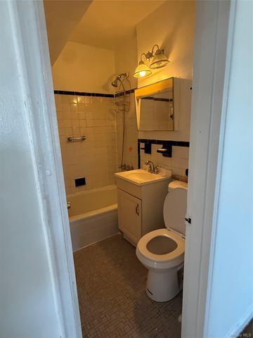 170-06 88th Avenue 5D, Jamaica, NY 11432