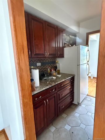 170-06 88th Avenue 5D, Jamaica, NY 11432
