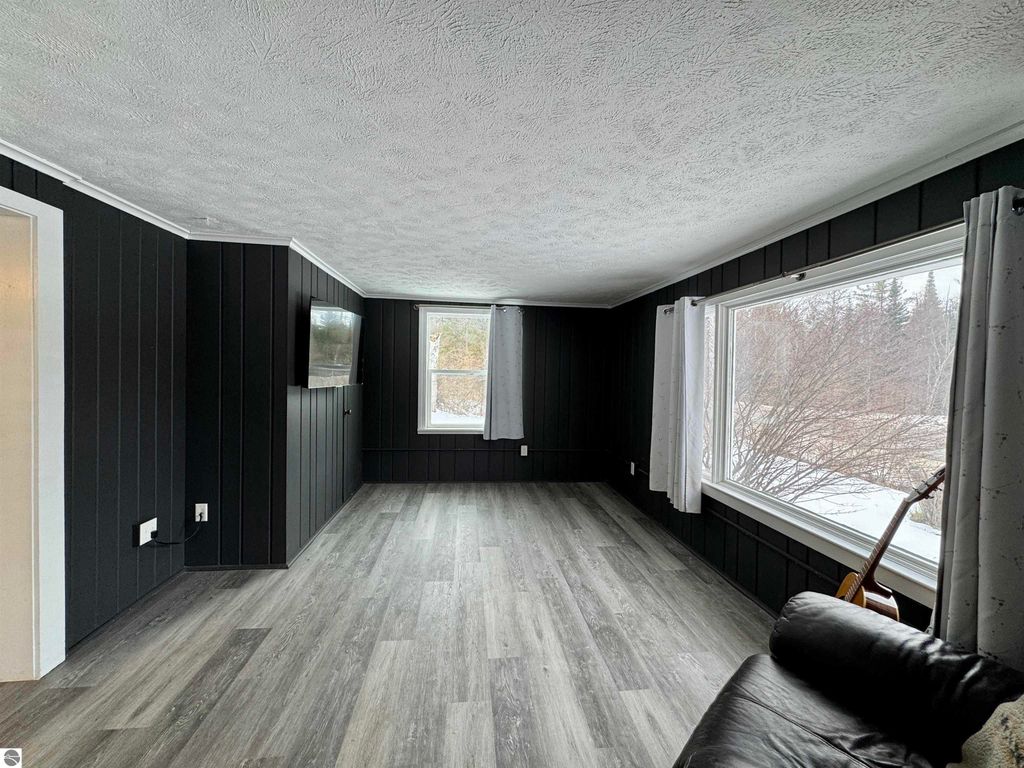 Image 10 of property listing at 2024 Apple Hill Road, Traverse City, MI 49686