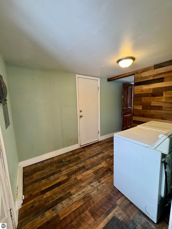 Image 26 of property listing at 2024 Apple Hill Road, Traverse City, MI 49686