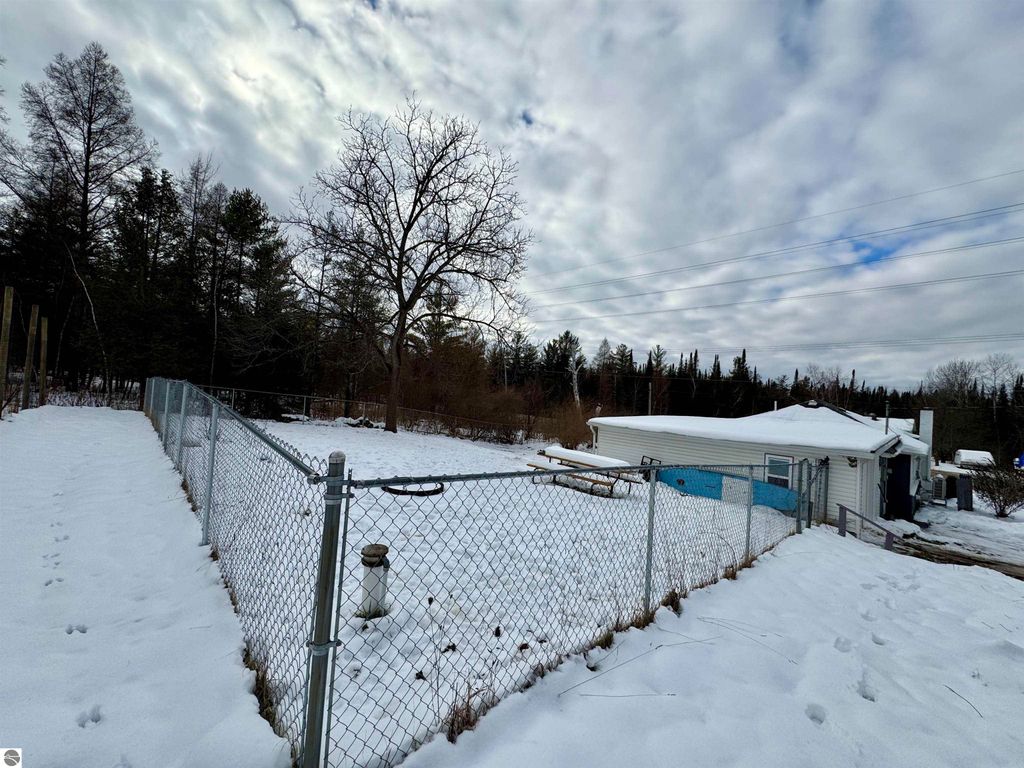 Image 29 of property listing at 2024 Apple Hill Road, Traverse City, MI 49686