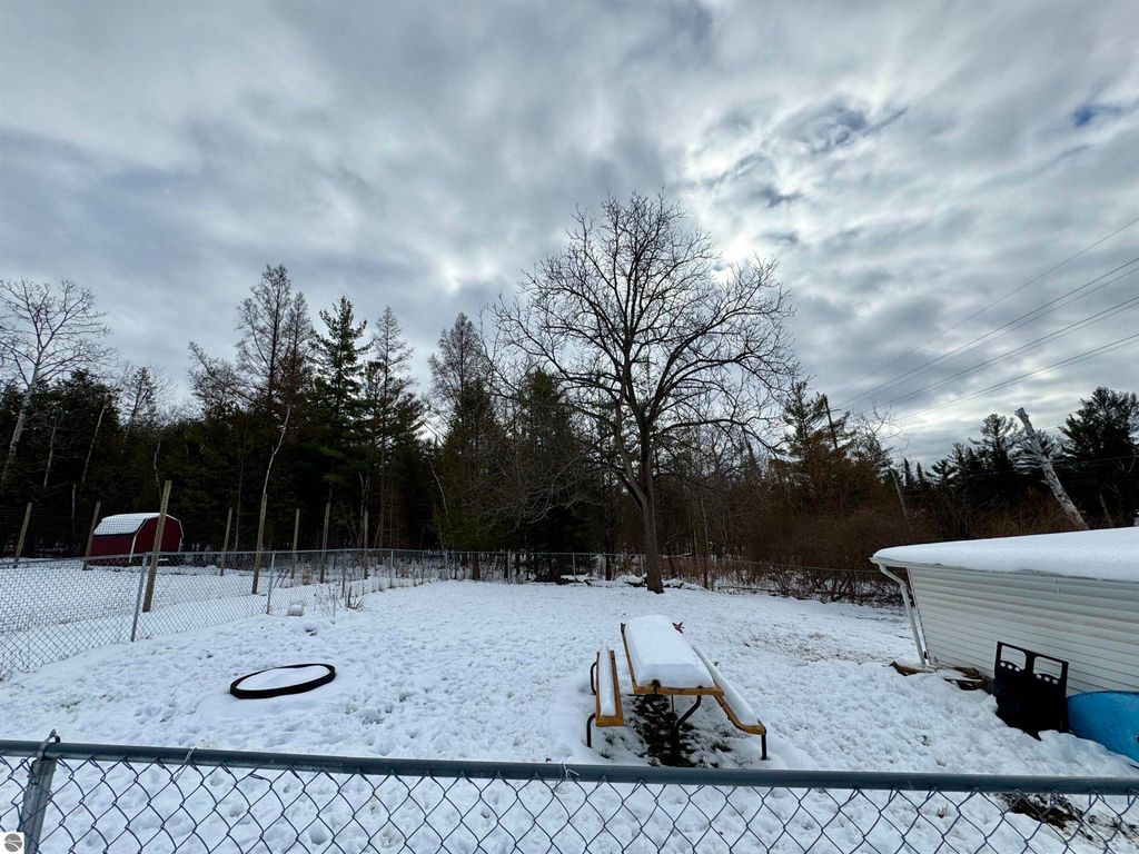 Image 30 of property listing at 2024 Apple Hill Road, Traverse City, MI 49686